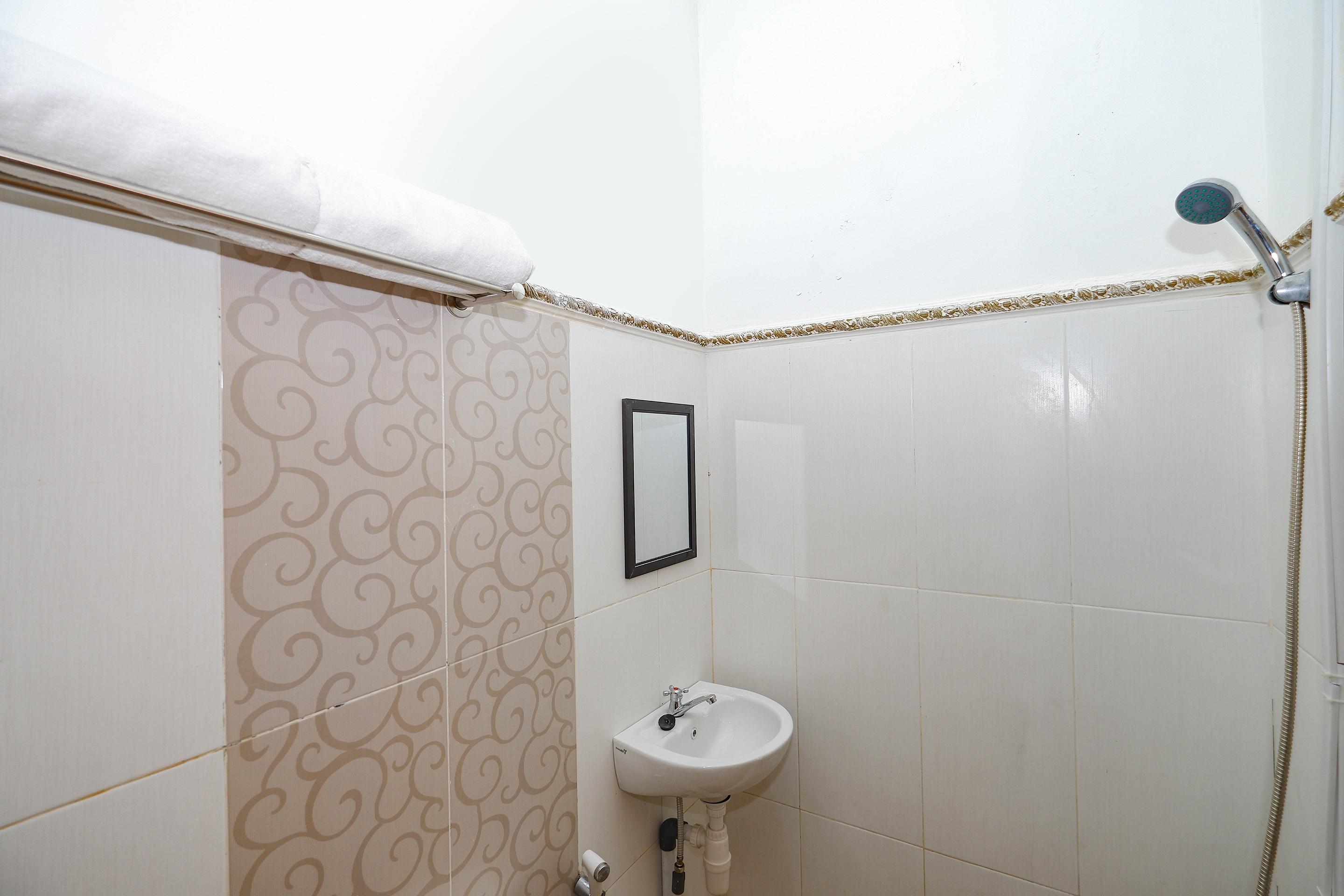 Oyo 2856 Fortuna Syariah Hotel 2*